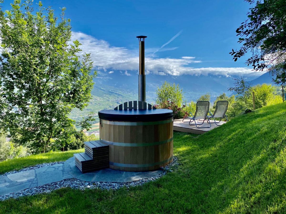 Eco Lodge With Jacuzzi And View In The Swiss Alps Grône Eksteriør billede