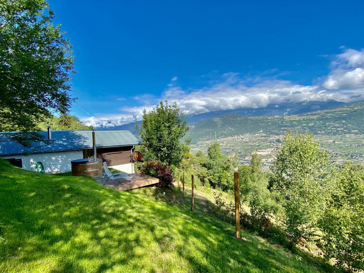 Eco Lodge With Jacuzzi And View In The Swiss Alps Grône Eksteriør billede