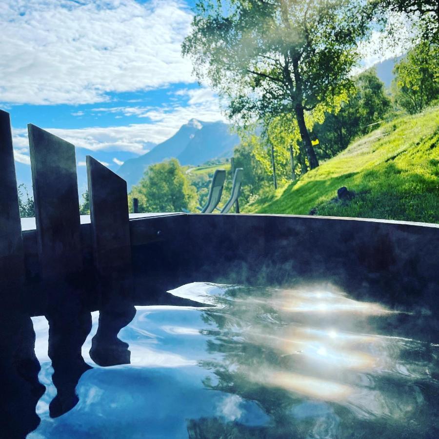 Eco Lodge With Jacuzzi And View In The Swiss Alps Grône Eksteriør billede